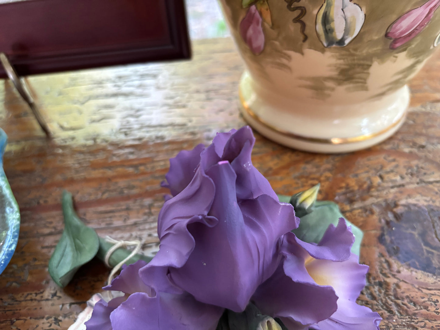 Beautiful Capodimonte Iris flower! As is!