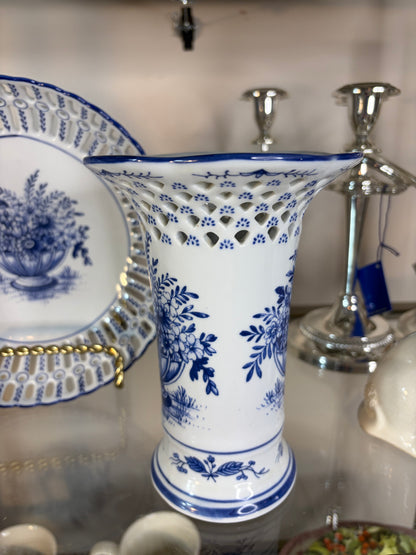 Lovely reticulated blue and white floral bowl and vase set!