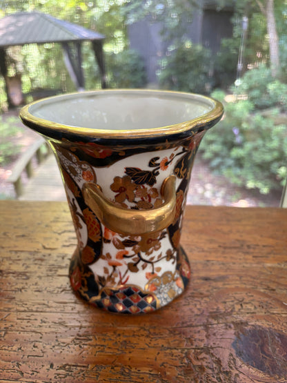 Beautiful Imari colors cachepot with gold handles!