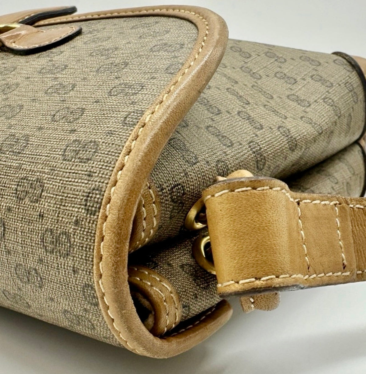 Vintage Gucci Horsebit GG Monogram beige & Brown Leather Trim Crossbody Handbag