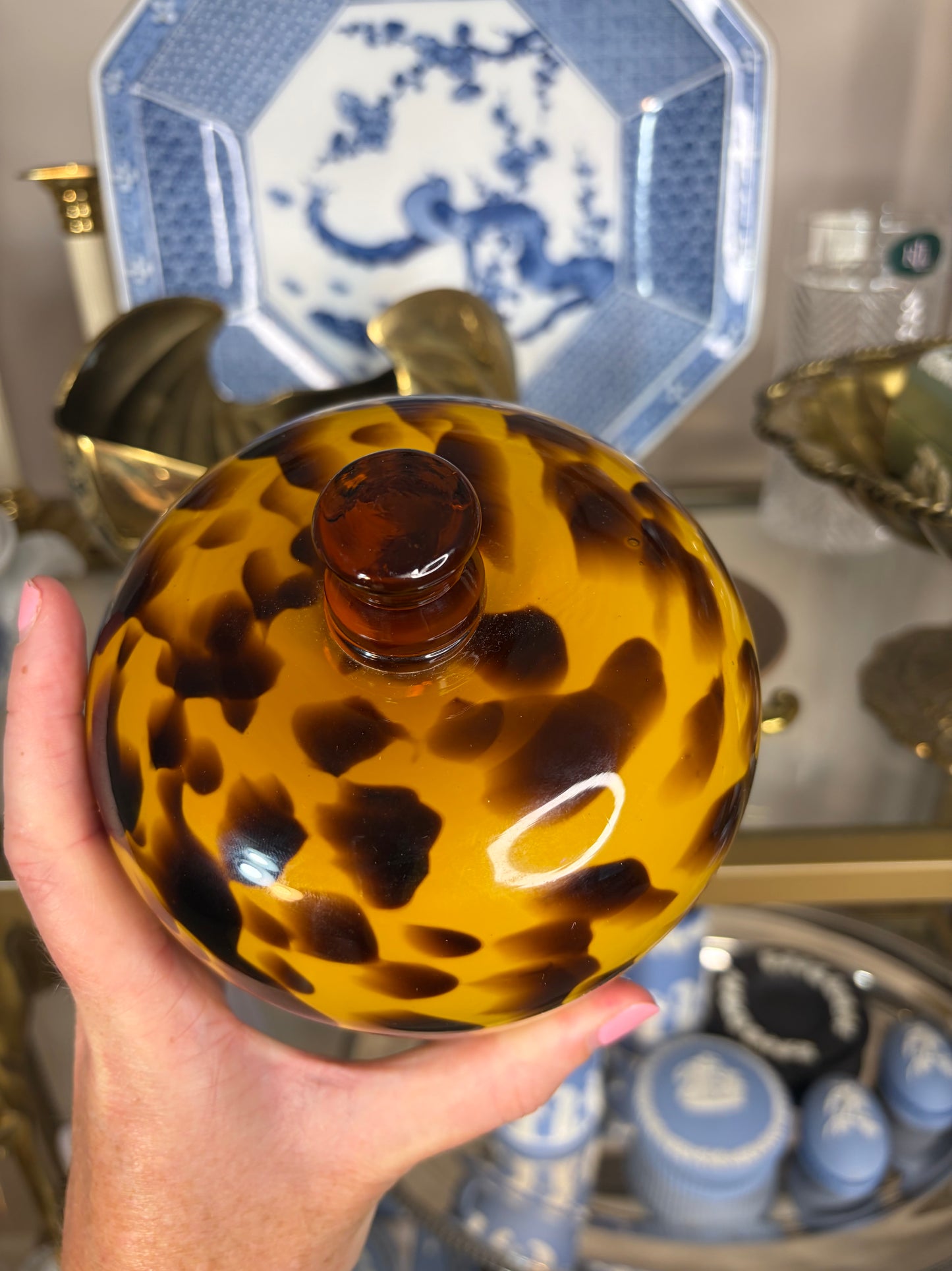 Beautiful lidded tortoise style round glass!