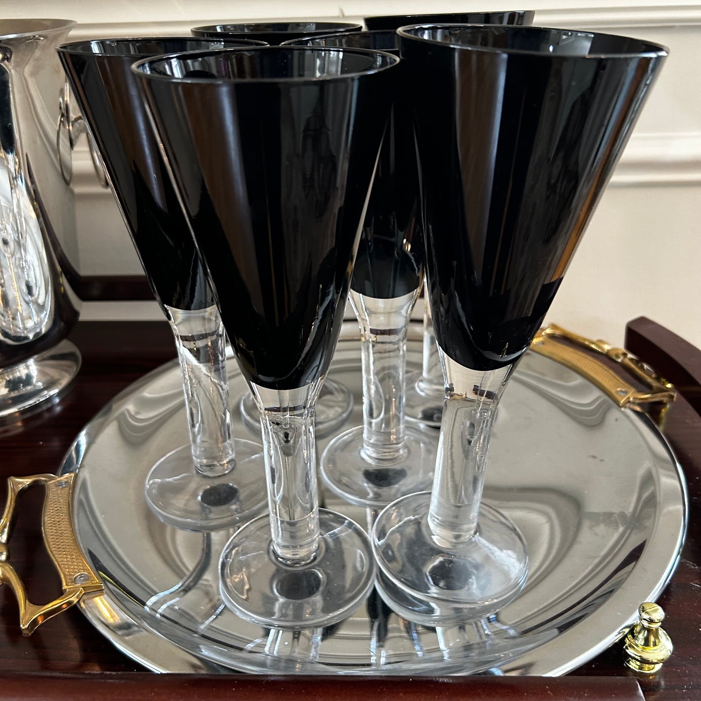 Set of six statuesque and chic black wine glasses