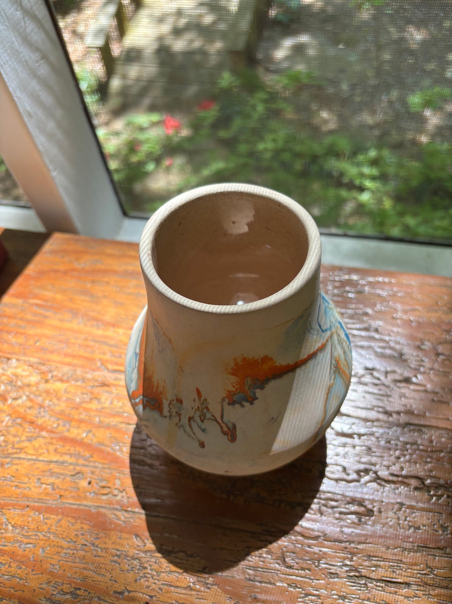 Collectible Nemadji swirl pottery vase!