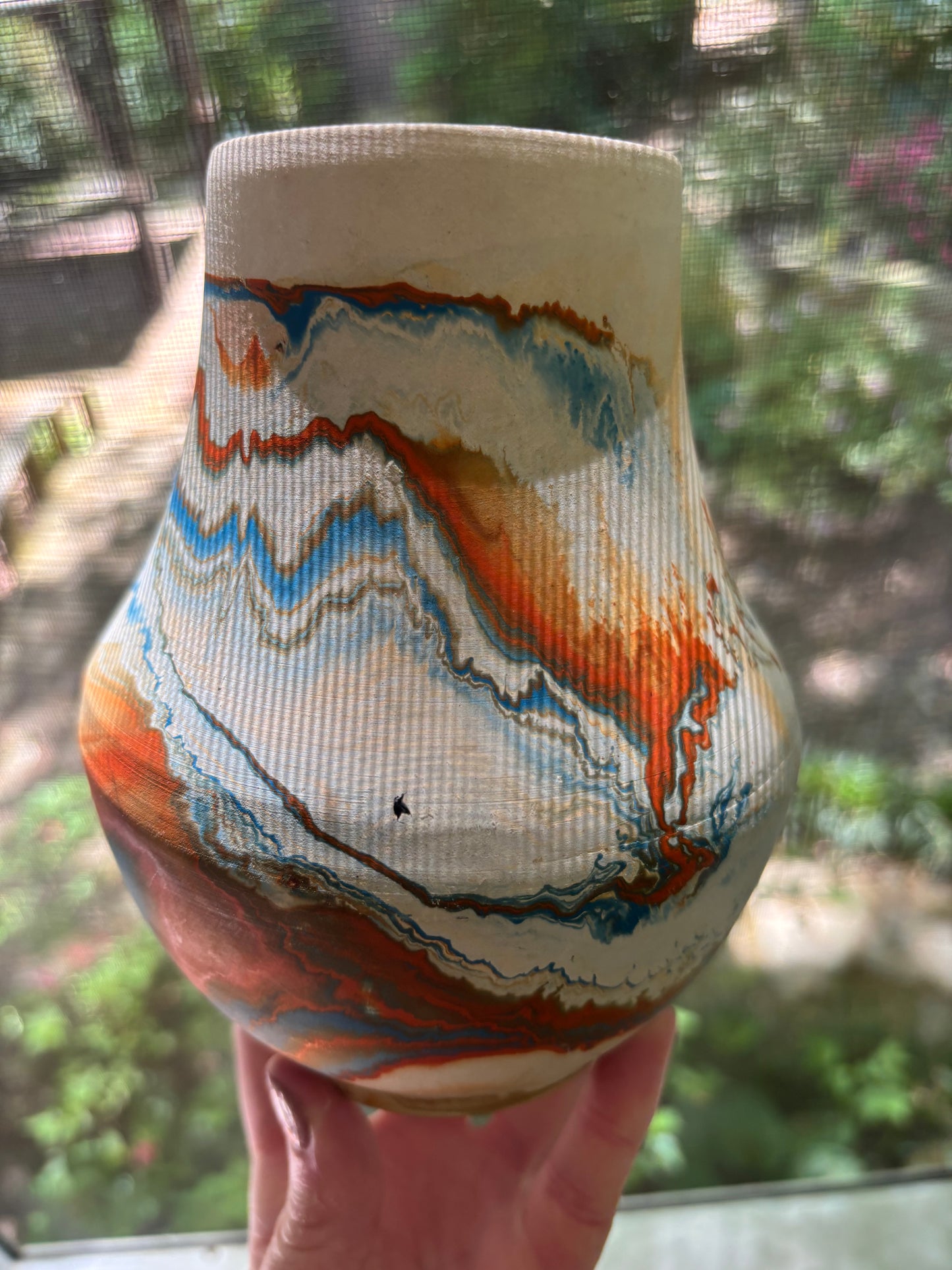 Collectible Nemadji swirl pottery vase!