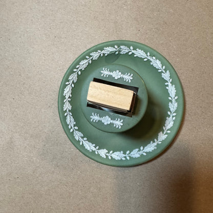 Live 06/15 sage green Wedgwood  match holder has repair