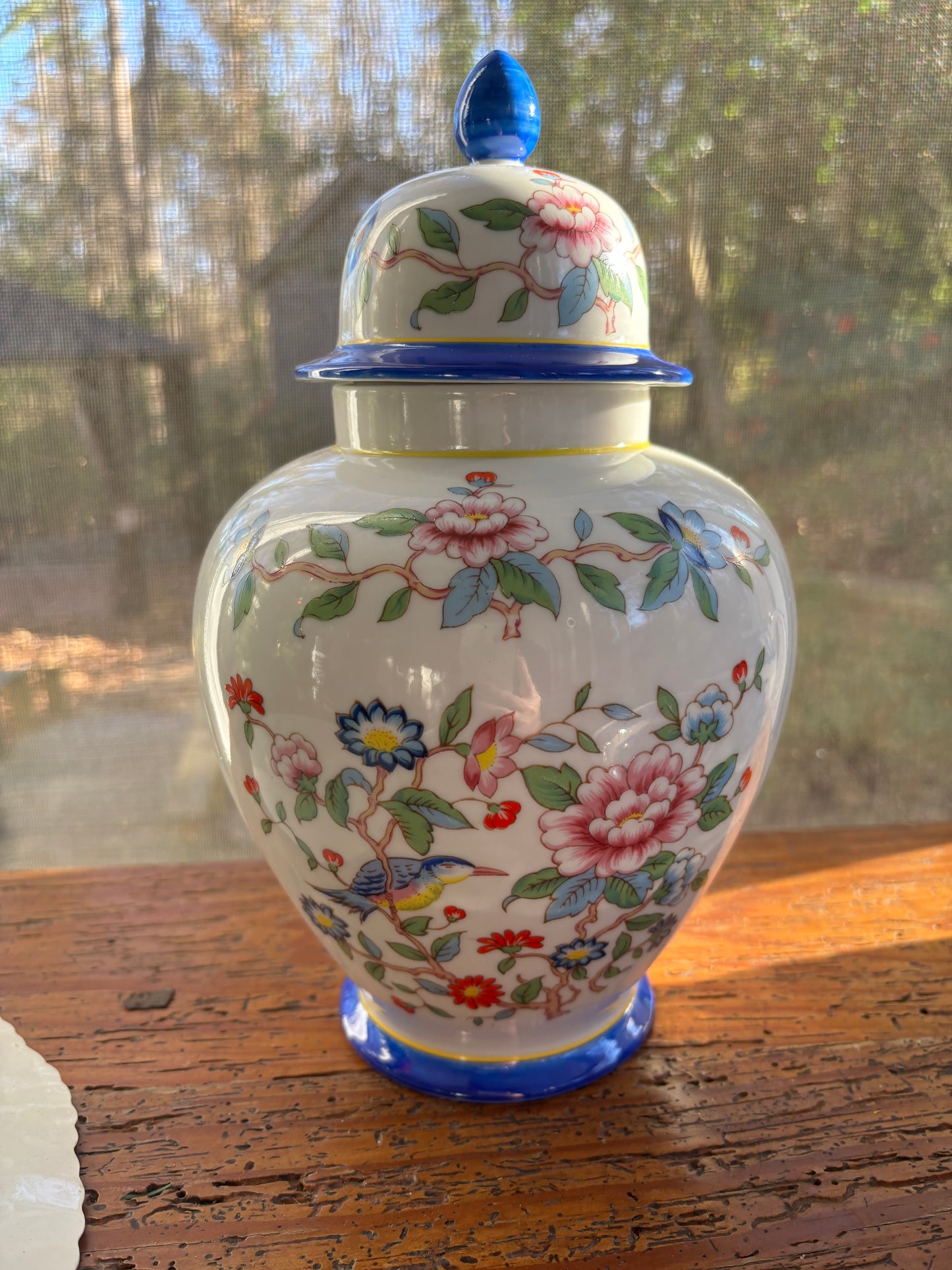 Chinoiserie floral lidded ginger jar with bird!