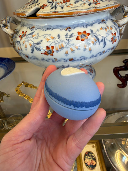 Lovely Wedgwood egg marked Gigi!