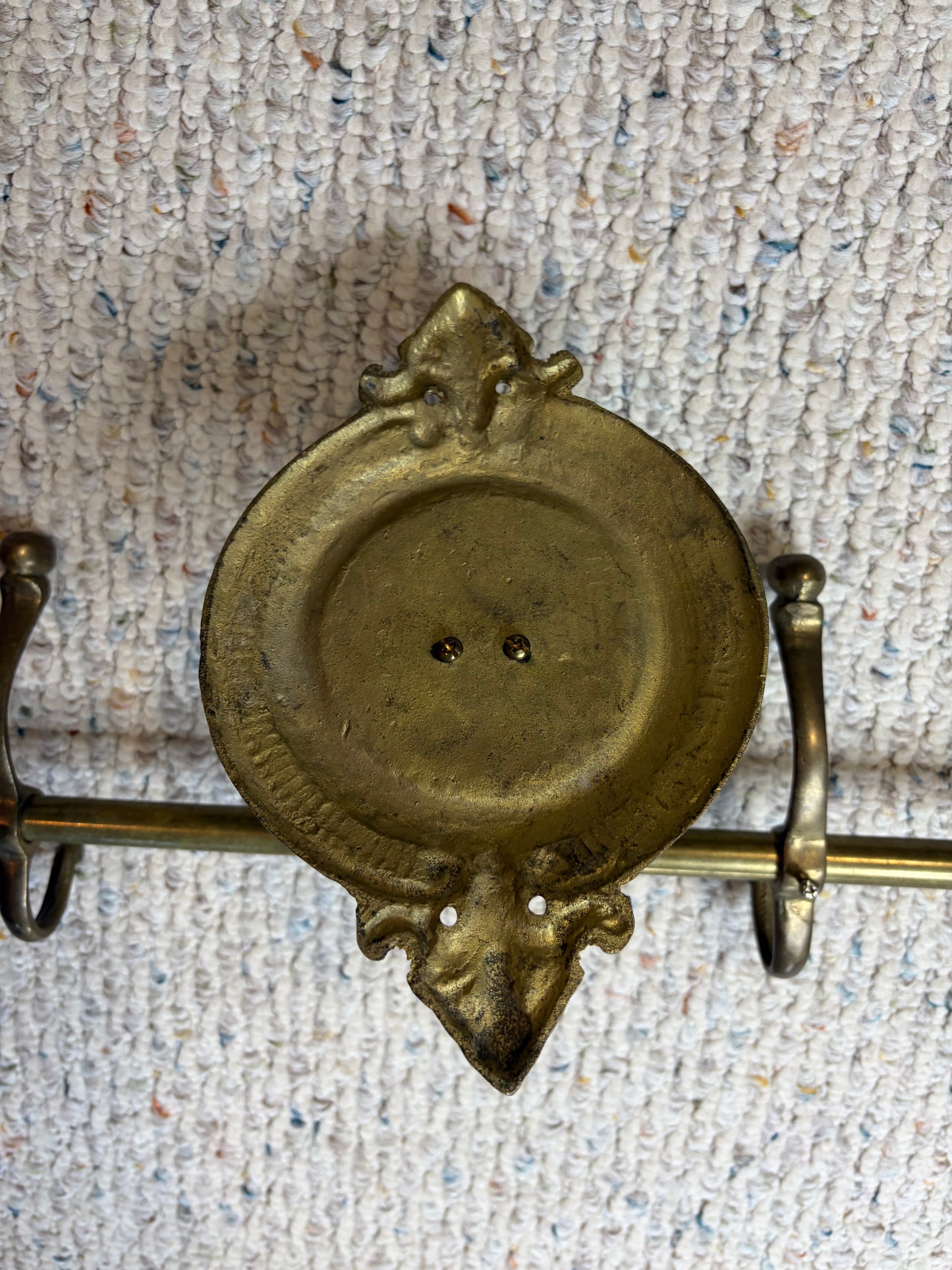 Stunning vintage brass equestrian horse rack with 5 hooks!