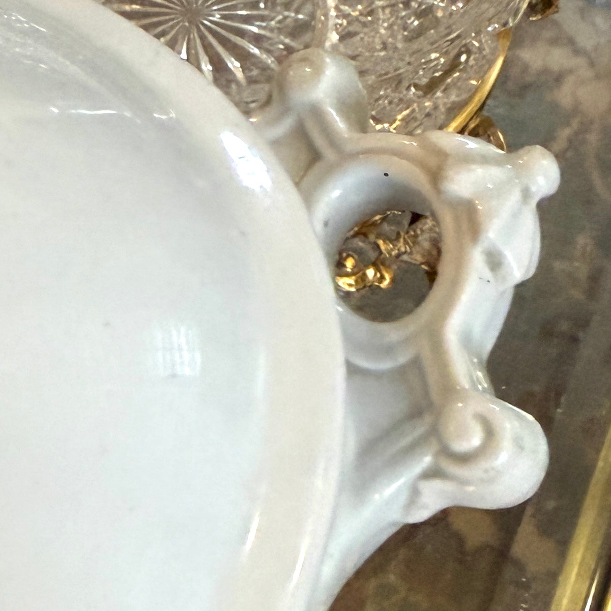 J.W.PANKHURST & C°
HANLEY ENGLAND  older vintage / antique pagoda tureen 15 x 9 x 9