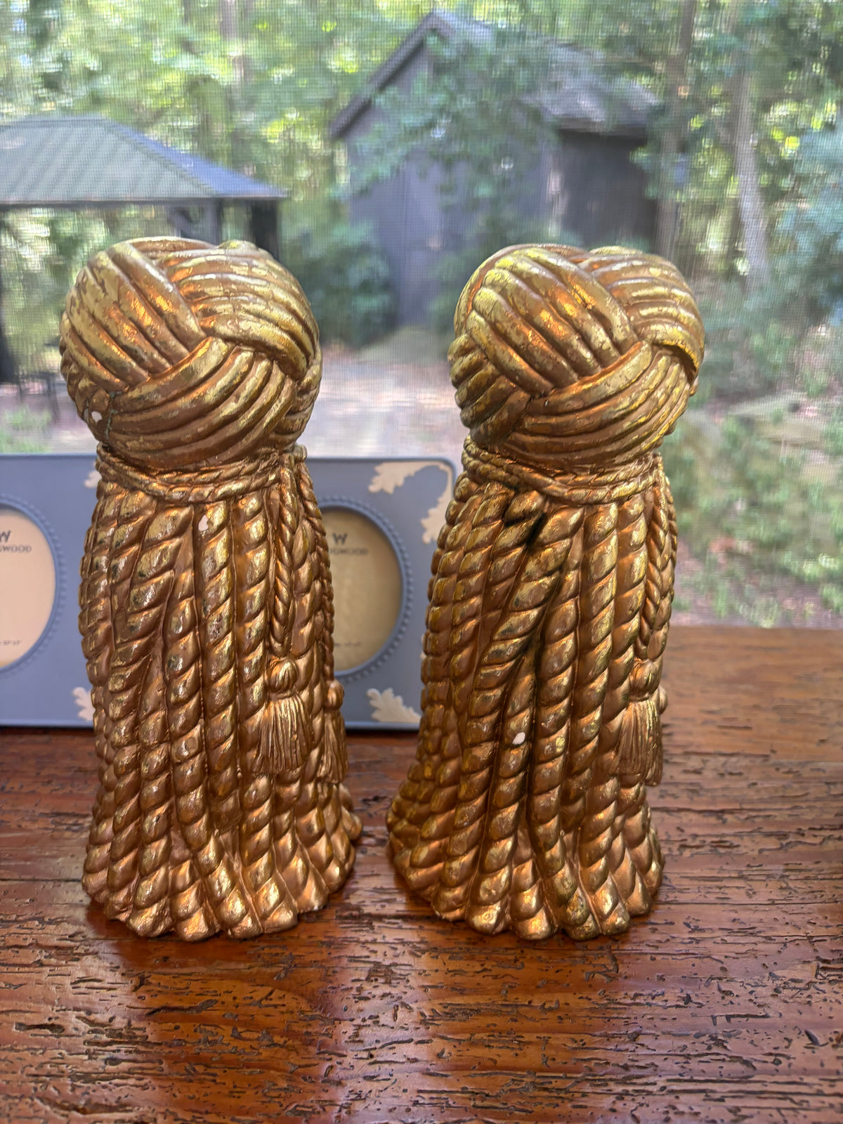Beautiful tassel design candleholders pair!