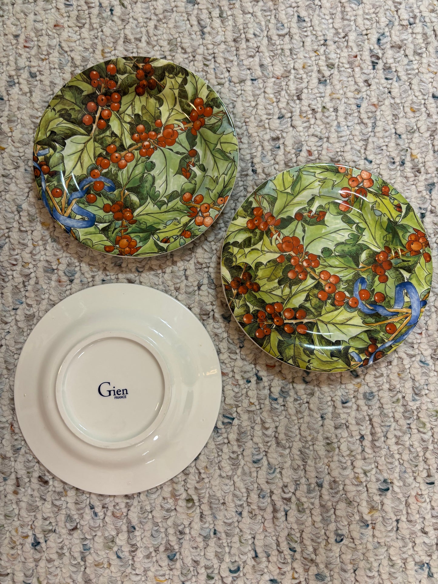 Le Houx
by FAIENCERIE DE GIEN set of 3 plates!