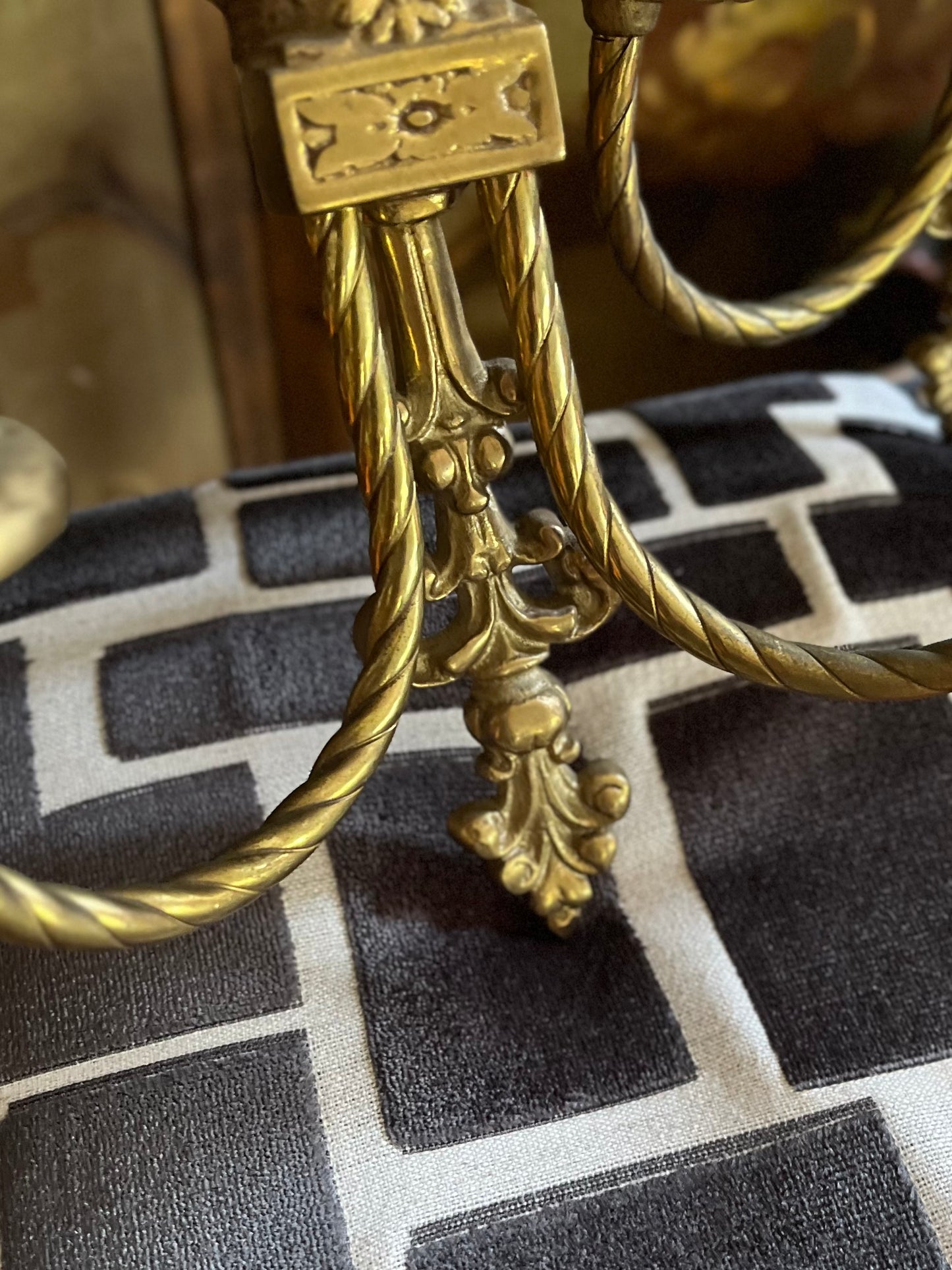 Live 08/11 Elegant Pair of Adam Style Neoclassical Gilt Brass Mirrored Wall Sconces Circa 1930s–1940s