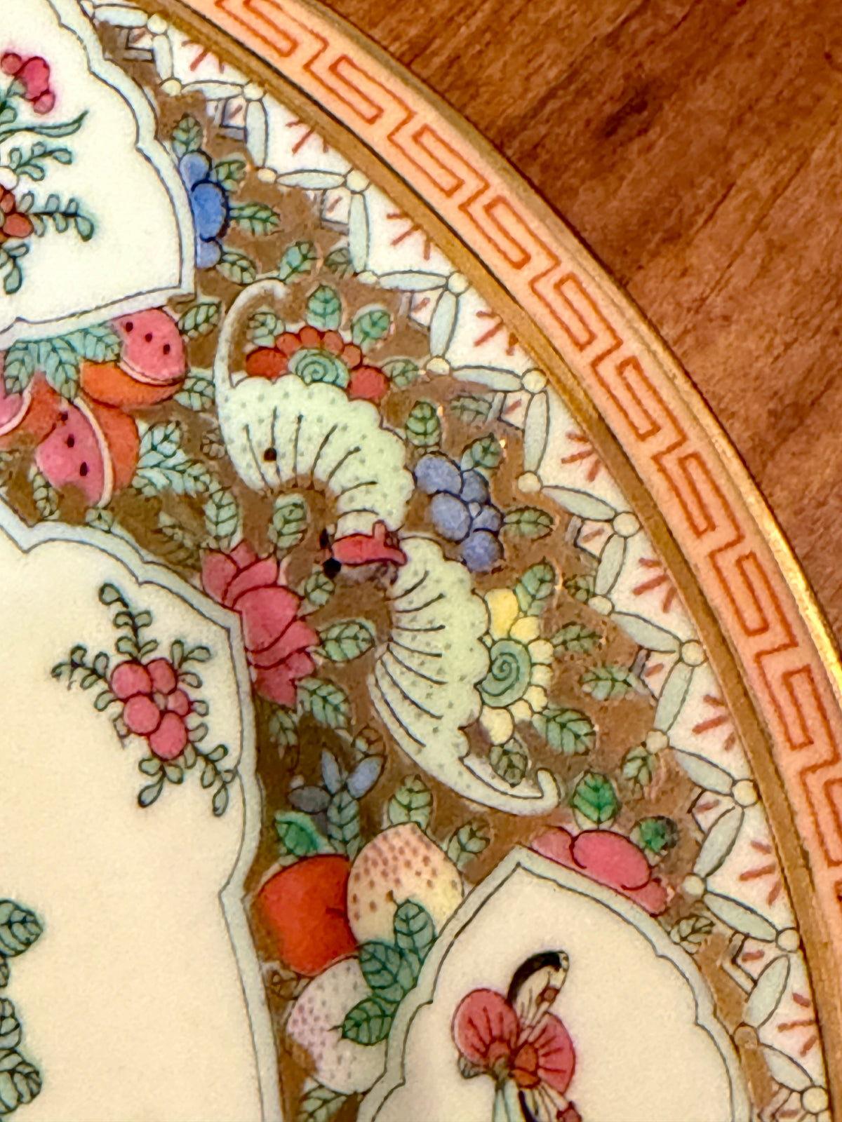 Pristine rose medallion stunning vintage chinoiserie floral plate 10d