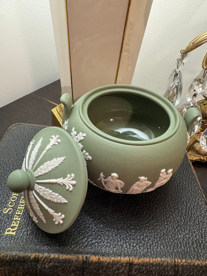 Wedgwood sage green sugar bowl lidded dish tobacco leaf design