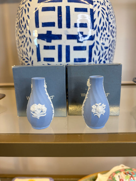 Sweetest Wedgwood mini bud vases pair!