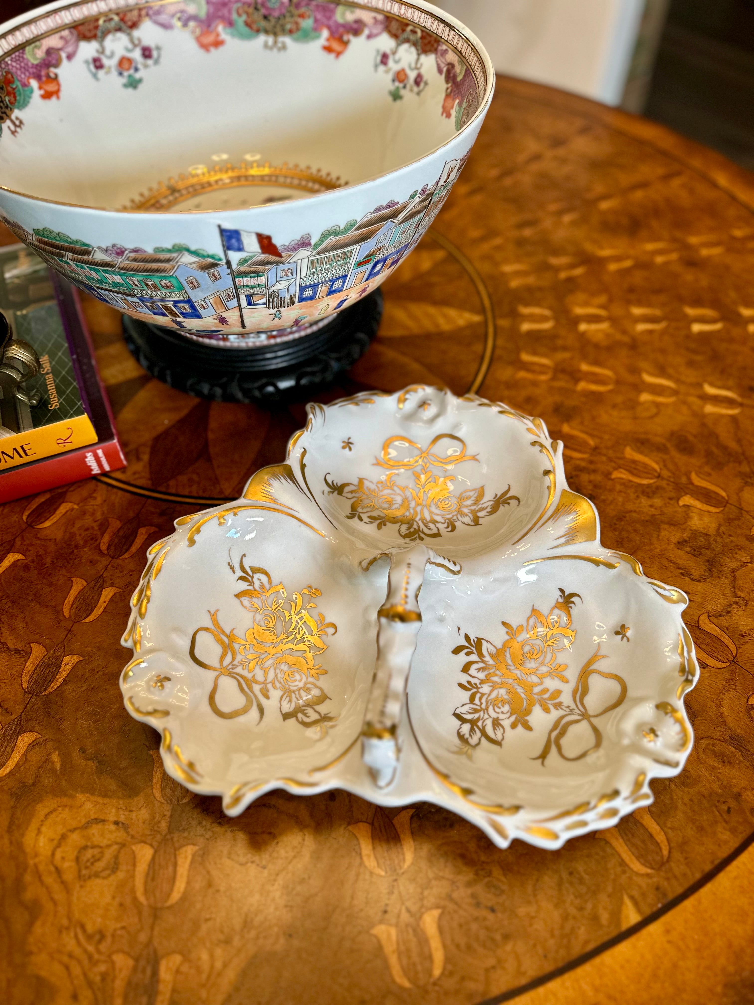 LIMOGES FRANCE　ピルケース　ルイ１６世様式　ガーランド模様 Vintage French Porcelaines de Couleuvre Limoges Three-Section