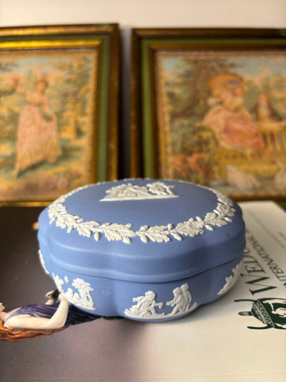 Wedgwood Jasperware large round trinket box!