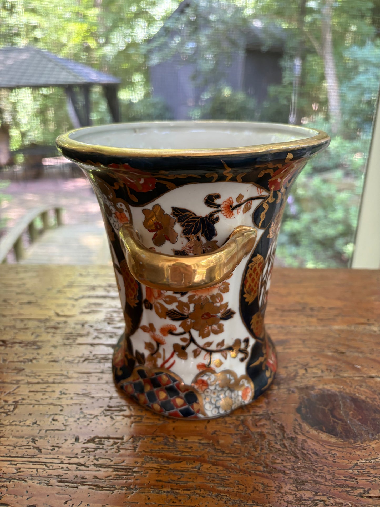 Beautiful Imari colors cachepot with gold handles!