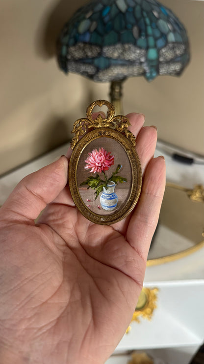 Pink chrysanthemum, original oil, painting, antique brass frame Pink chrysanthemum, original oil, painting, antique brass frame