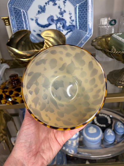 Beautiful lidded tortoise style round glass!