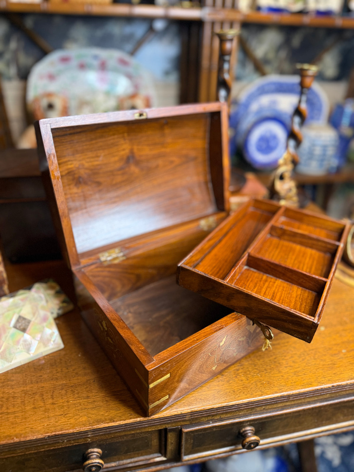 Antique English Brass Inlaid Oak Jewelry & Desk Box with Removable Fitted Tray & Key, c. 1890–1910 – 12”W