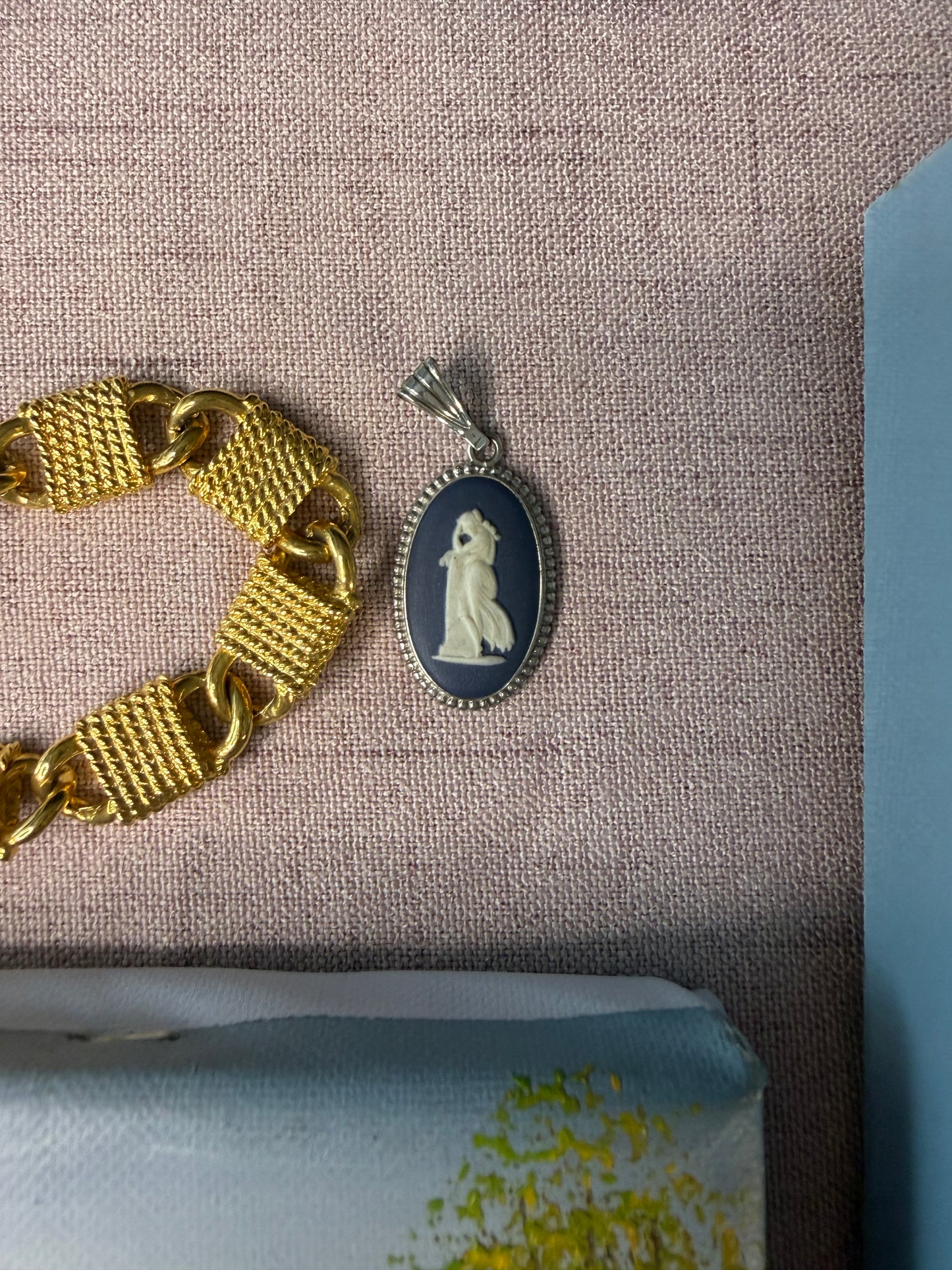 Lovely Wedgwood Cameo pendant for a necklace!