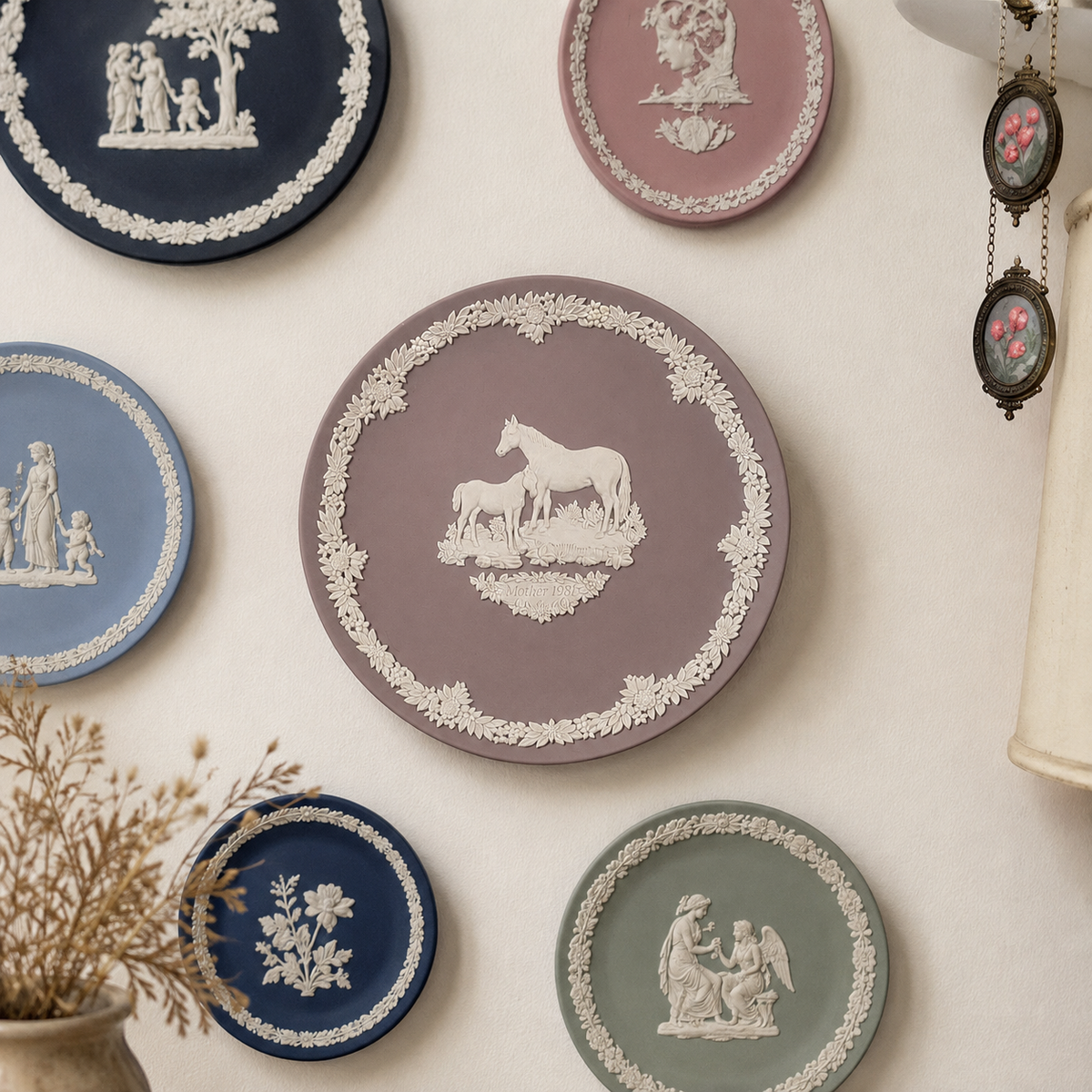 Wedgwood lilac Mother plate 1981