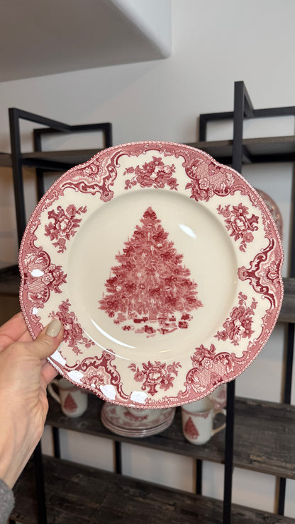 Johnson Brothers 18 Piece Set Red Christmas Tree Dinnerware