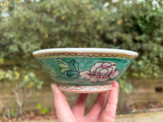 Vintage chinoiserie floral bowl!