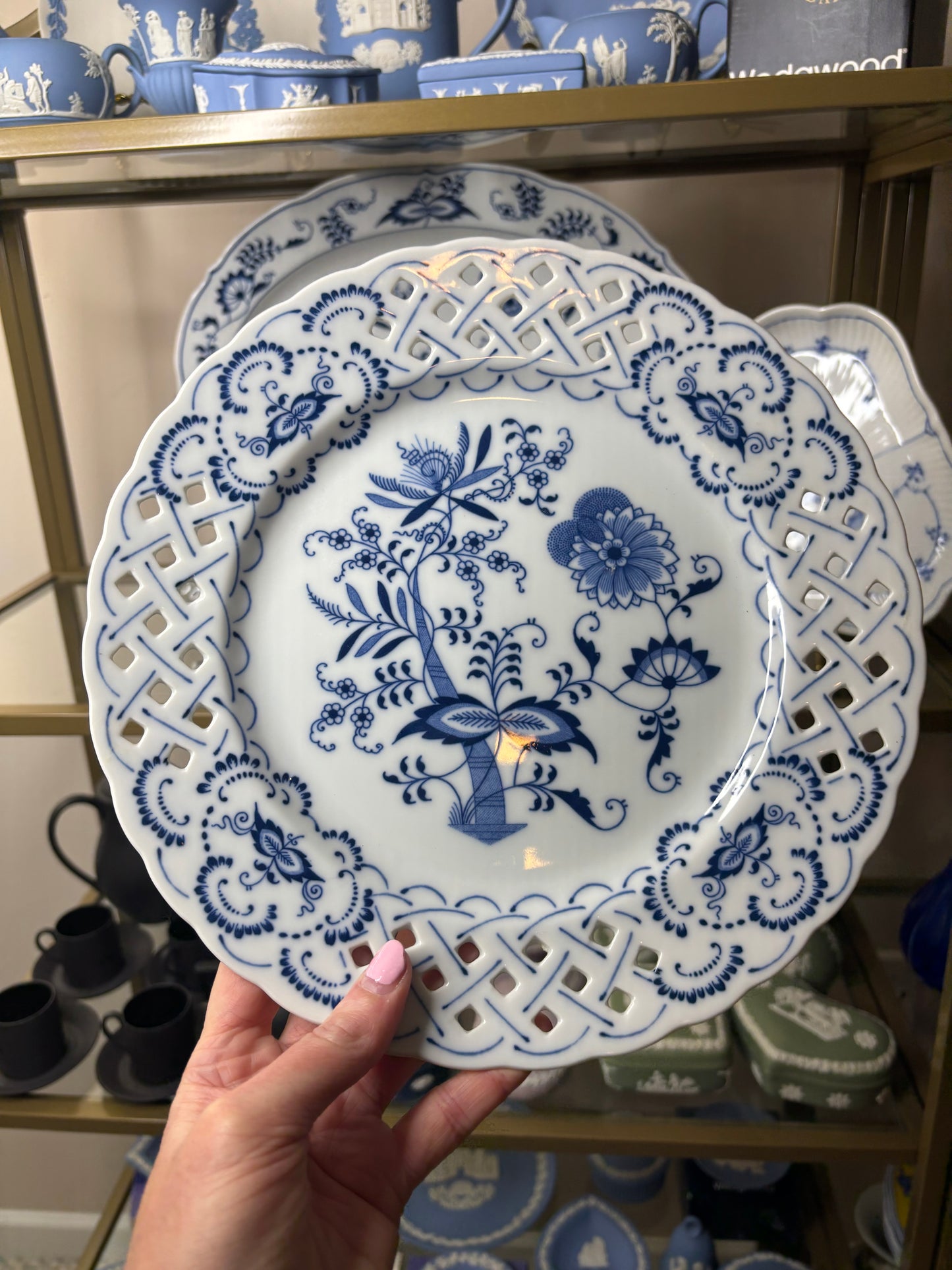 Gorgeous Blue Danube cake stand!
