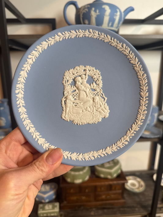 Wedgwood mother 2000 plate