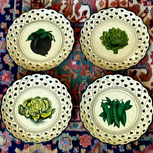 Set of 4 designer Raymond Waites for Toyo cabbage ware vegetable lattice plates