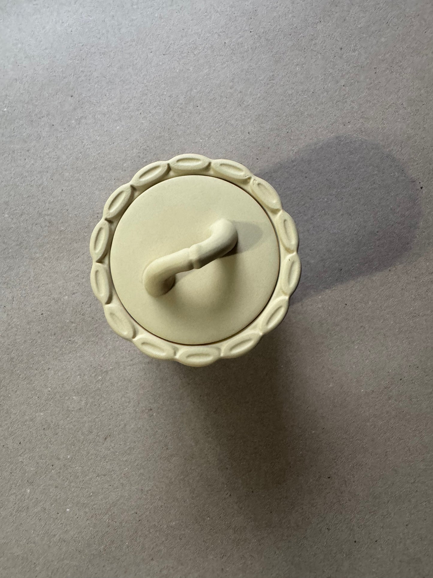 Primrose terracotta Wedgwood bamboo lidded box 3.5”