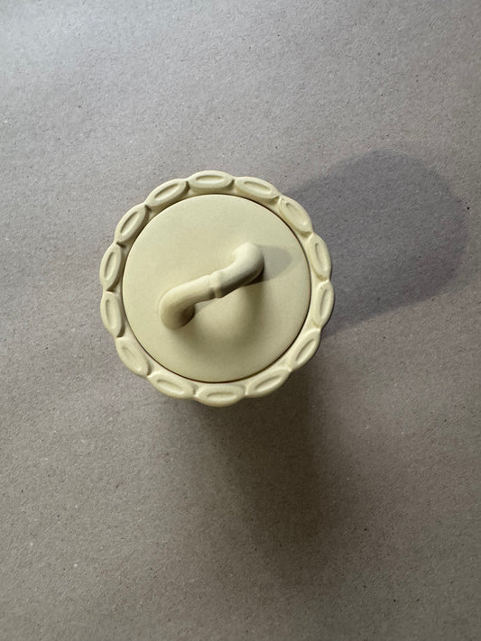 Primrose terracotta Wedgwood bamboo lidded box 3.5”