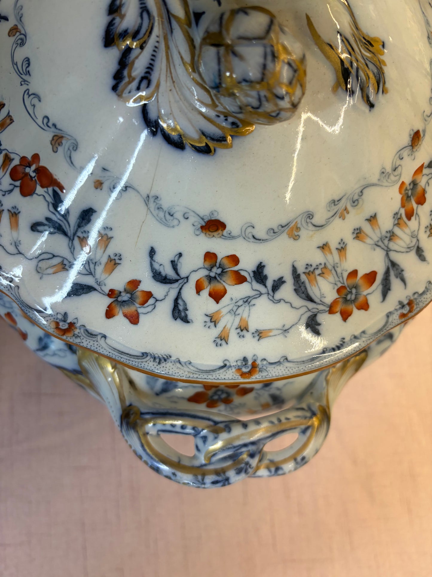 Stunning antique Minton Fuchsia lidded large tureen!