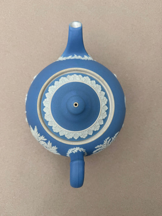 Light blue periwinkle teapot 5 1/2“ tall