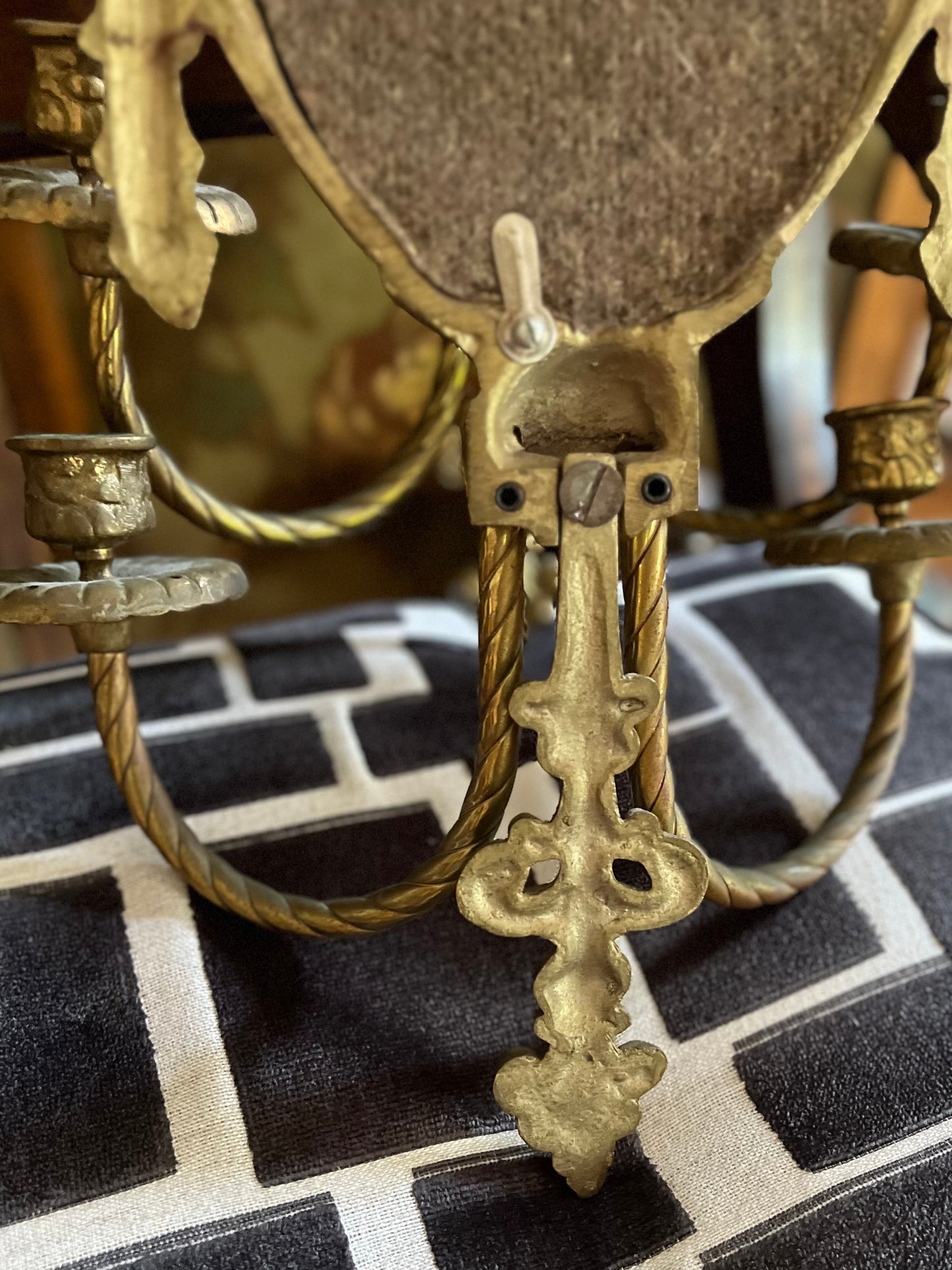 Live 08/11 Elegant Pair of Adam Style Neoclassical Gilt Brass Mirrored Wall Sconces Circa 1930s–1940s