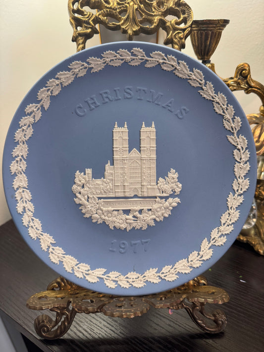 Wedgwood lavender Christmas plate 1977 Westminster Abbey