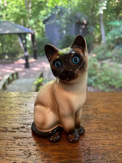 Sweetest Siamese cat figurine with blue eyes!