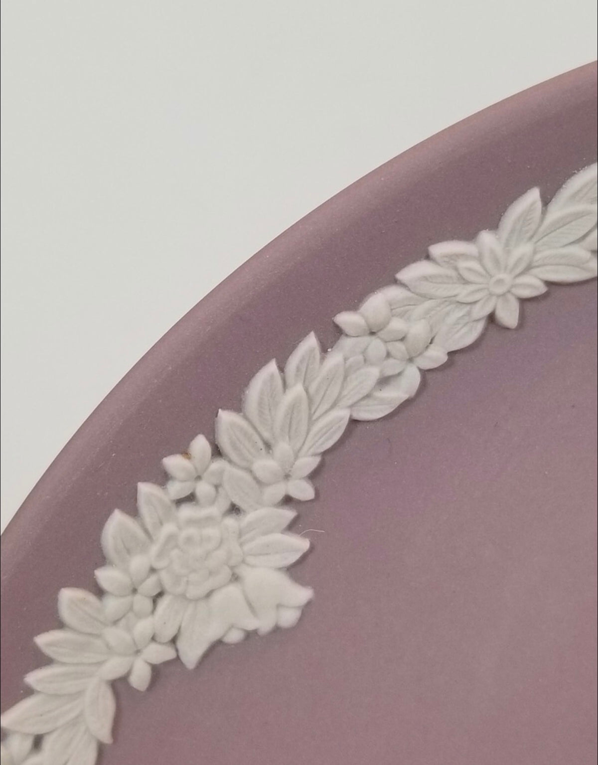 Wedgwood lilac Mother plate 1981
