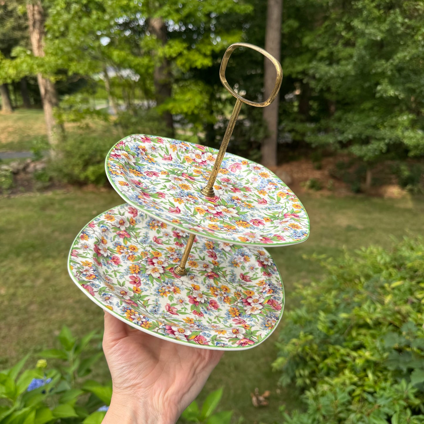 Live 09/01 Staffordshire floral cake pedestal