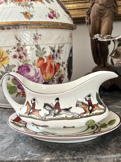 Live 08/04 Vintage Crown Staffordshire “Hunting Scene” Fine Bone China Gravy Boat with Underplate | England | Circa 1970s–1990s