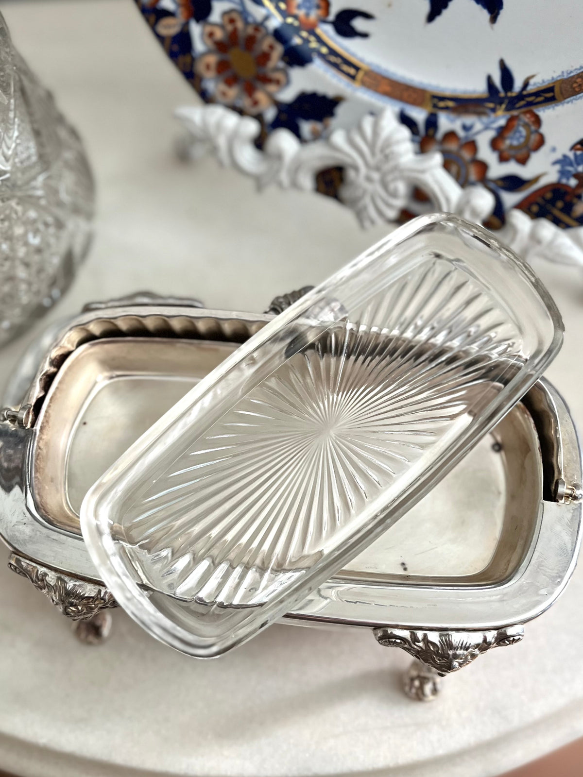 Live 09/20 Gorgous F.B. Rogers RococoSilverplate Roll-Top Butter Server with Lion’s Head Feet & Original Glass Insert