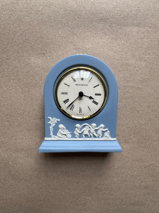 Light blue Wedgewood clock 5x4”￼