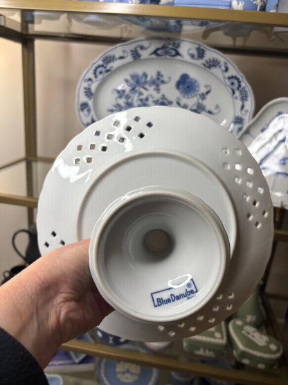 Gorgeous Blue Danube cake stand!