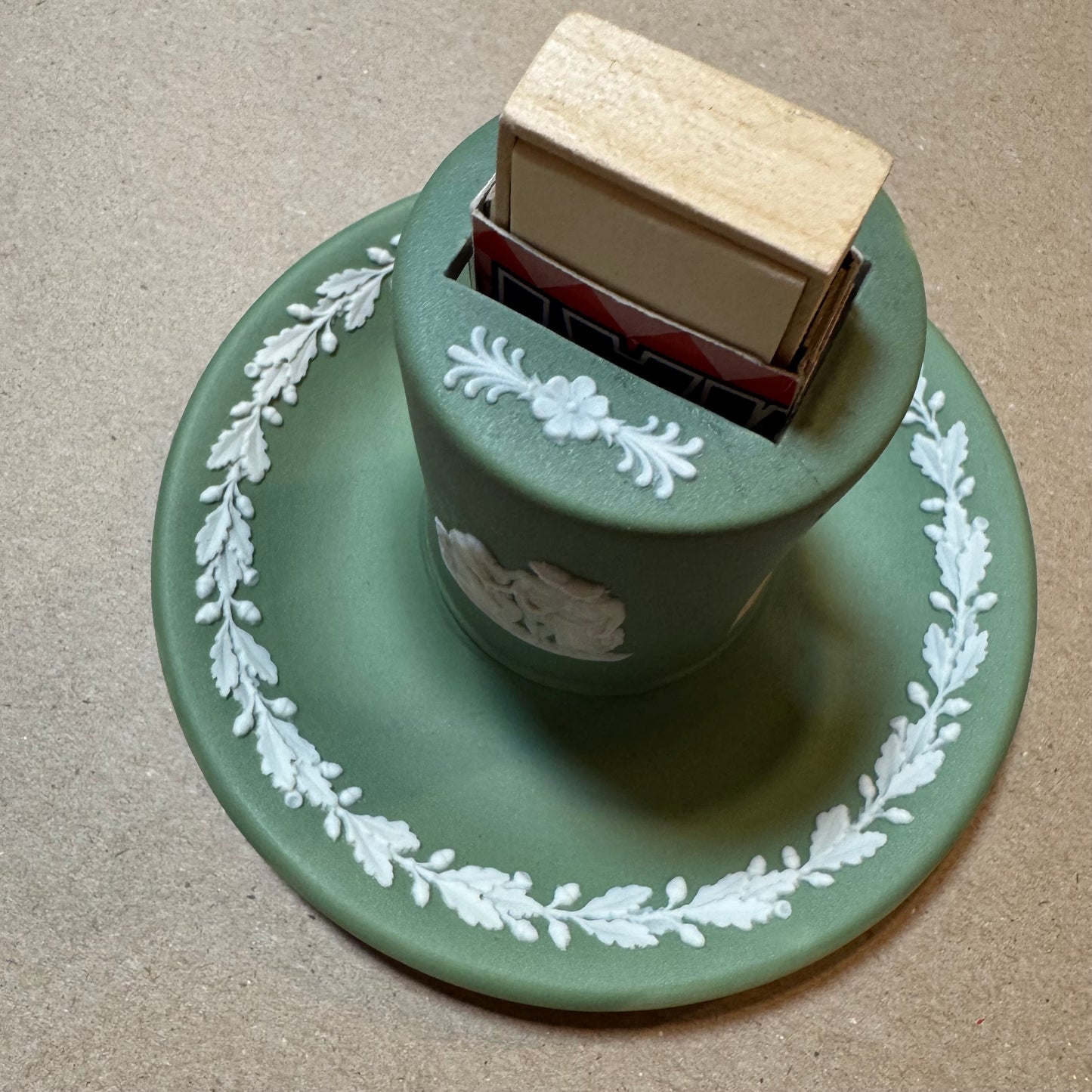 Live 06/15 sage green Wedgwood  match holder has repair