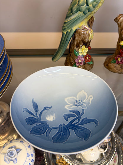 Beautiful Bing and Grondahl pedestal plate!
