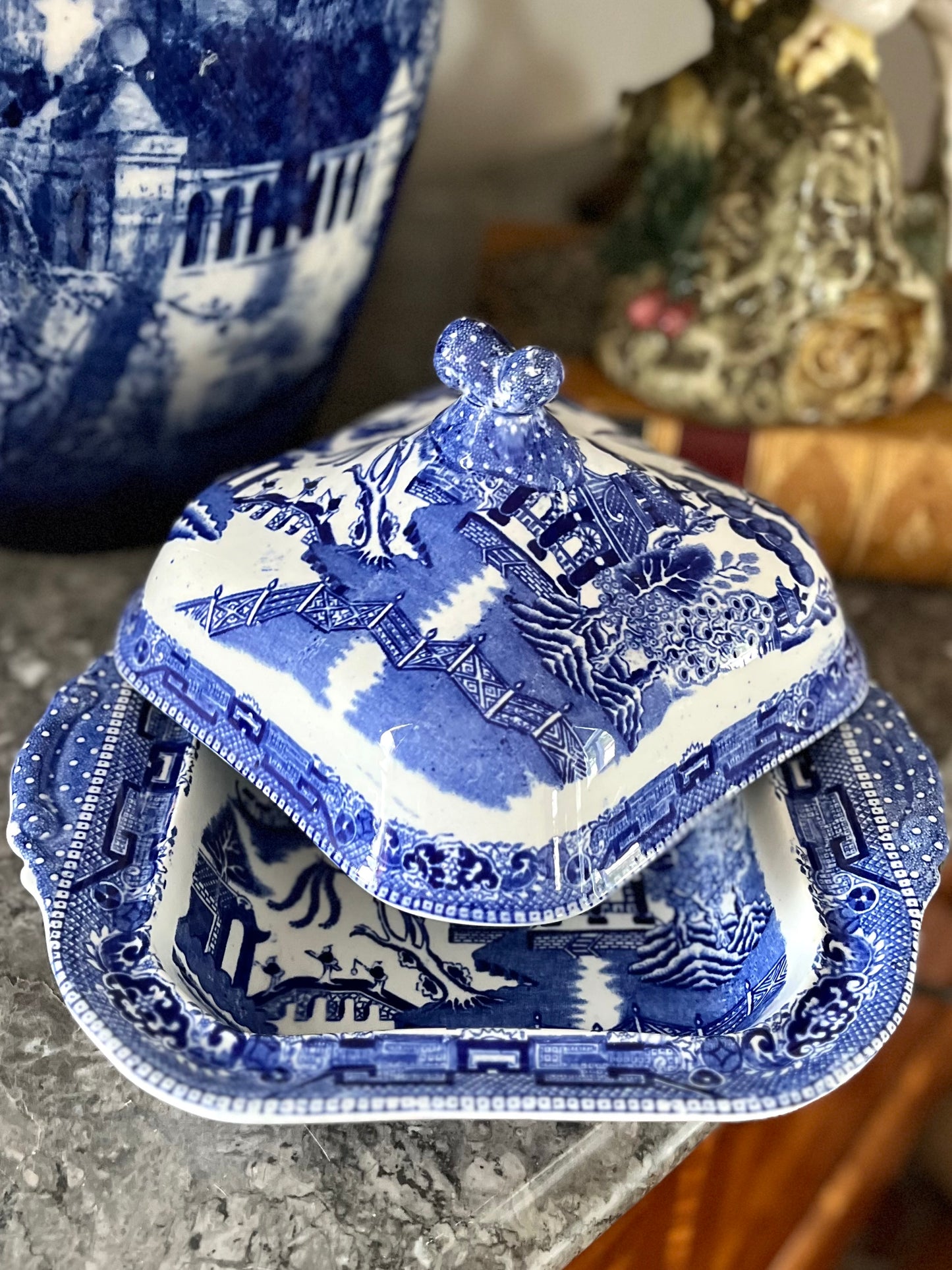 Live 08/28 Antique Ridgways Staffordshire England Blue Willow Covered Vegetable Dish - stamped