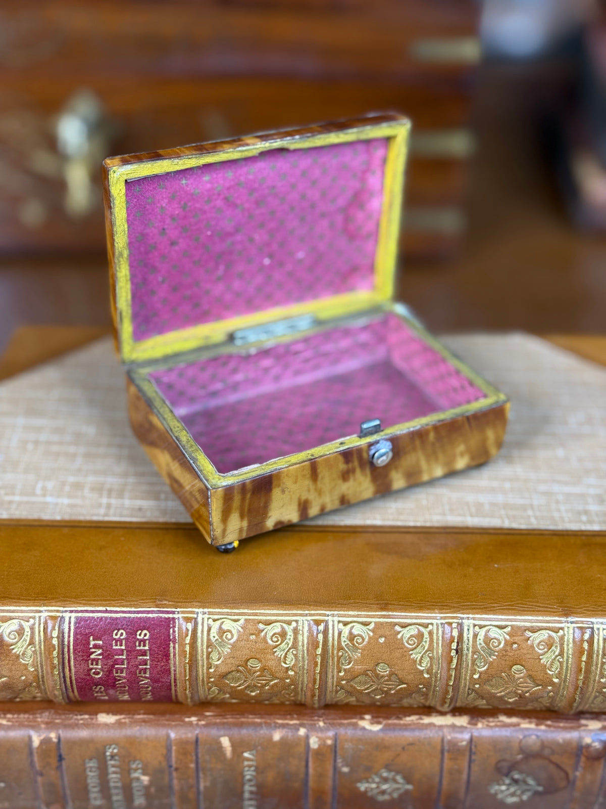 Antique English TShell Snuff & Trinket Box with Silver Cartouche, Footed, c. 1880–1910 – 3”W