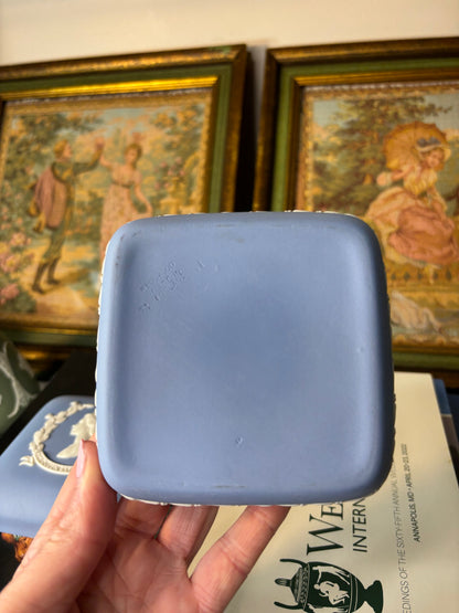 Wedgwood Jasperware Queen Elizabeth trinket box! As is!